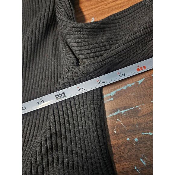August Silk Knit V Neck Black Top Womens size Medium NEW WITH TAGS - Picture 7 of 8